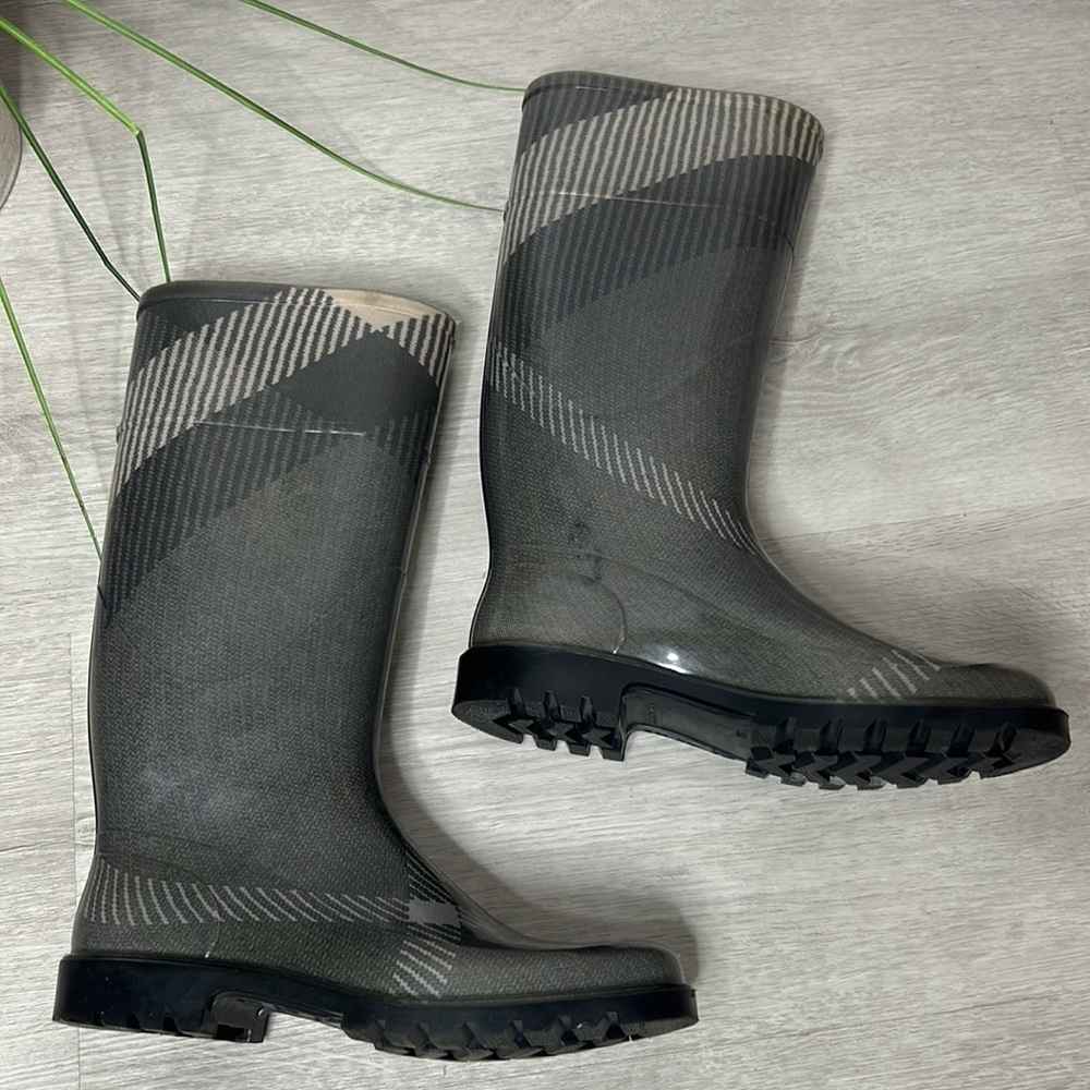 Burberry • plaid check signature rubber winter rain boots - Picture 5 of 16